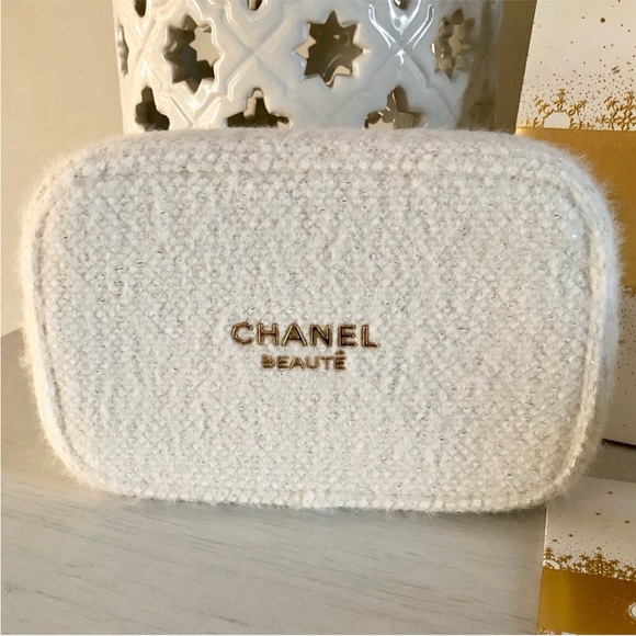 Chanel Limited Edition Beauty Bag and Gift Set - Picture 5 of 11